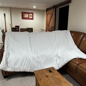 Elegant White Pottery Barn Teen Quilt